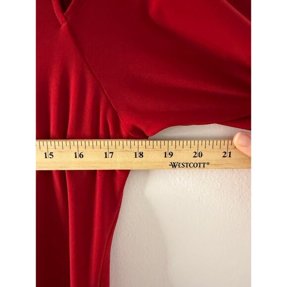 Sympli Tunic Womens Holiday Red Cold Shoulder Cutout Asymmetrical Slinky Size 8 - Picture 4 of 5
